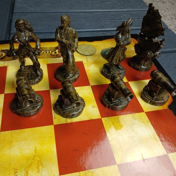 Disney Pirates of the Caribbean At Worlds End Chess Set  RARE Collector's Ed.-RB - Picture 5 of 15